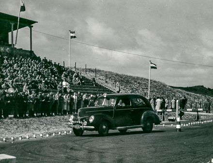 H.J.C de Rijk, A.Bastiaannet i W.de Rijk Draayer – Ford Mercury V8.